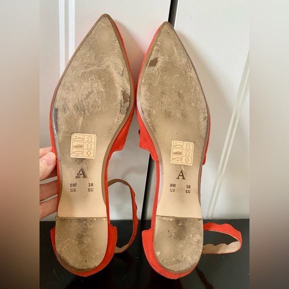 ANTHROPOLOGIE Red suede flats with scalloped detail and ankle straps. - Picture 4 of 7